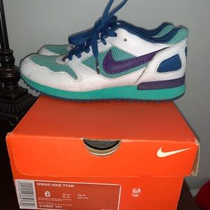 Nike Women’s Tyan
